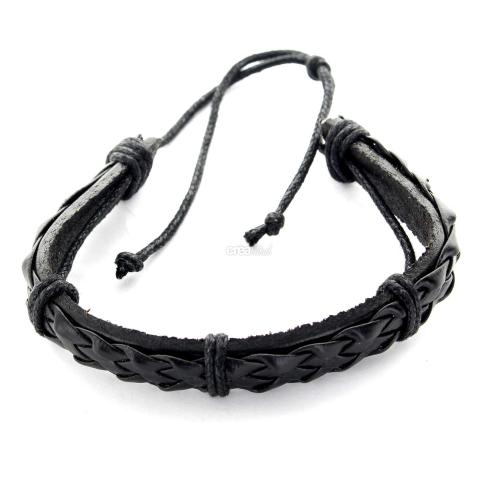 Laissez-vous séduire par notre bracelet en cuir tressé noir, symbole de raffinement et d'authenticité. Un accessoire intemporel qui ajoutera une note de caractère à votre look.