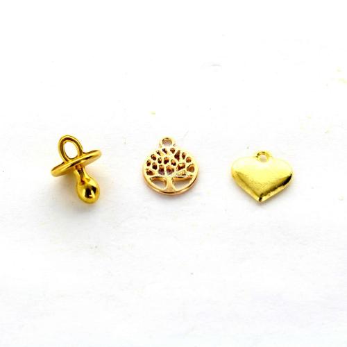 Ensemble de breloques dorées : cœur, tétine, arbre de vie, symboles significatifs pour vos bijoux personnalisés