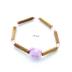 bijou naturel en bois de noisetier et perle de rocaille et son Hello Kitty violet pour ses vertus 14 cm